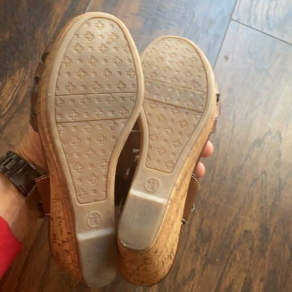 Etienne Aigner villa cork wedges in GUC size 7.5 - Picture 6 of 8